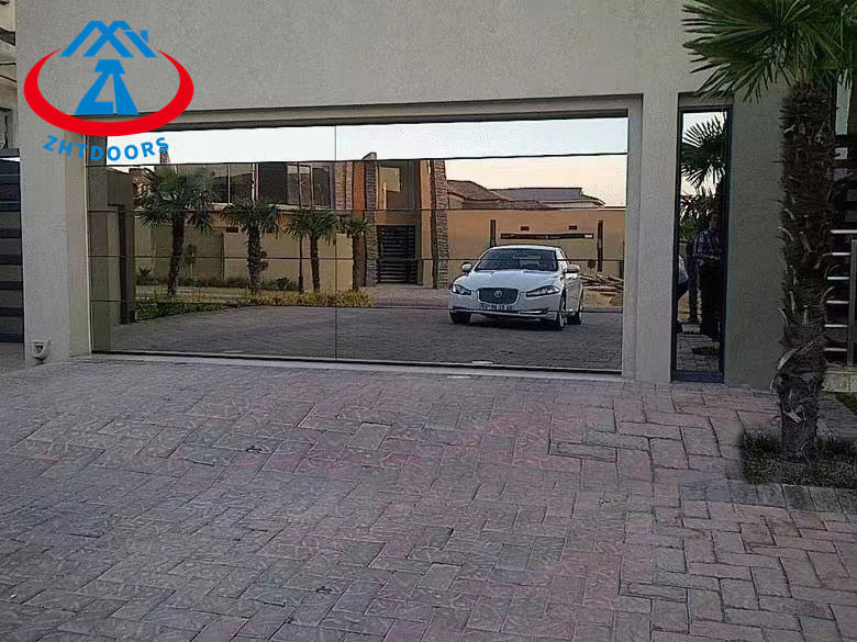 High-End Atmospheric Frameless Glass Garage Door